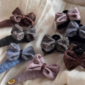 Lot de barrettes nœuds en tricot avec étiquettes dorées en diverses couleurs d'hiver