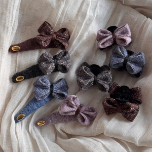 Barrettes à cheveux nœud en tricot fait main en diverses couleurs avec étiquettes dorées
