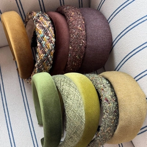 Cerchietto imbottito vintage in velluto e tweed per volume e uno styling dei capelli