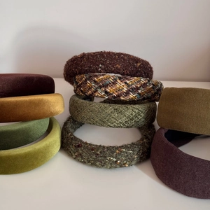 Set di cerchietti in velluto marrone per donna con trame in tweed e maglia vintage