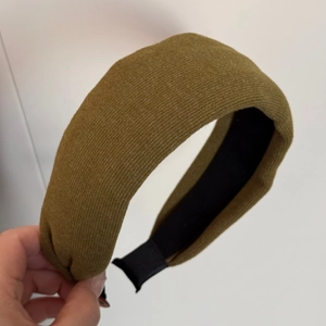 Detail of olive green ribbed velvet headband showing thick sponge and non-slip inner layer