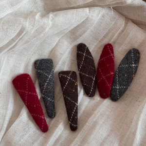 Six-piece vintage plaid wool hair clips set in dark red and grey for autumn hairstyles