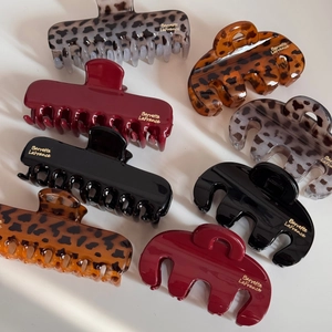 Lot de pinces à cheveux élégantes en résine motif léopard en quatre couleurs pour femmes