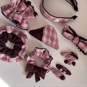 Ensemble d'accessoires de cheveux fait main avec chouchou en tweed à carreaux rose