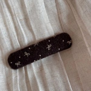 Detailed embroidery of bow and dots on dark brown wool felt BB hair clip