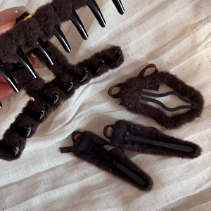 Brown plush 4-piece hair clip set including large claw and elegant snap clips for autumn winter