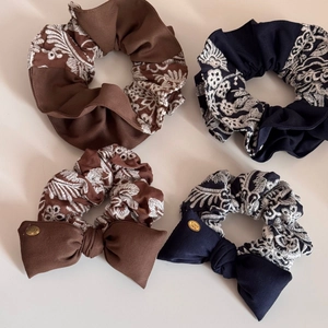 Vintage knitted pattern scrunchies and bow hair ties set in brown and navy blue colors