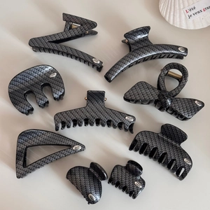 Carbon fiber texture hair claw clips set for women in elegant grey woven finish