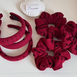 Rote Haargummis und Stirnbänder mit Punkten für Damen im handgefertigten Vintage-Stil