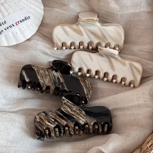 French style acetate hair claw clips in marble and tortoiseshell patterns 4-piece set