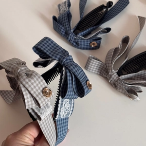 Pince banane à ruban à carreaux avec dentelle et bouton doré pour coiffure