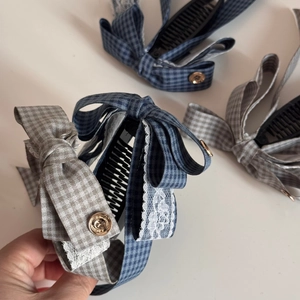 Pince à cheveux banane à carreaux avec dentelle et bouton doré pour cheveux épais