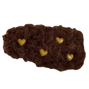 Braune Plüsch Haarspange mit goldenen Herzakzenten in stilvollem, schlichtem Design
