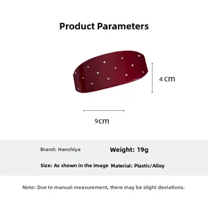 Détail d'une pince à cheveux rouge foncé de 9cm x 4cm en alliage avec strass brillants