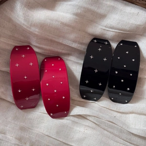Lot de 4 barrettes à cheveux avec strass rouges et noirs au design minimaliste chic