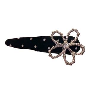Süße Polka-Dot-Haarklammer mit silberner Metallblume und funkelndem Kristall-Akzent