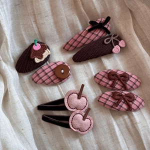 Chic pink and brown children's hair clips featuring embroidery and vintage patterns