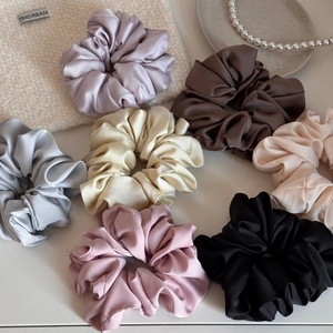Chouchous élégants en soie satinée en 7 couleurs pastel pour coiffure minimaliste
