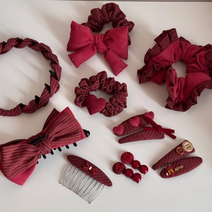 Set accessori capelli rosso vino con fiocchi in velluto, cerchietto a righe e fermagli