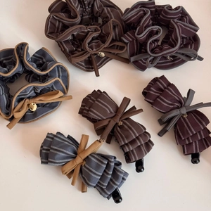 Set di accessori per capelli a righe con fiocchi e elastici in vari colori retrò