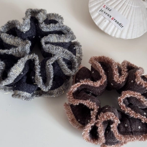 Eleganti elastici per capelli in maglia a pois grigi e marroni con rifinitura in filo d'oro