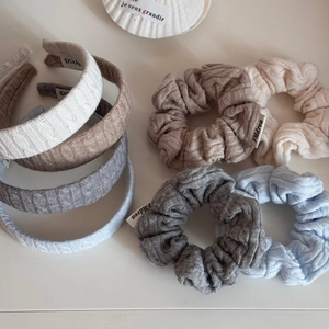 Knitted cable pattern headband and hair scrunchie set in neutral macaron colors