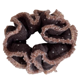 Elastico per capelli in maglia a pois marroni con bordo in pelliccia rosa e oro