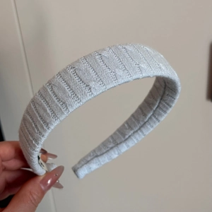 Detailed knit texture of light grey twisted cable headband for women hair accessories