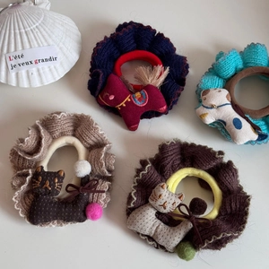 Gestrickte Tier-Haargummis Set mit Cartoon-Pferd und Hund Stickerei-Anhängern