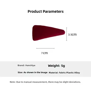 Detail shot of the 7x3.5cm burgundy velvet triangular hair clip with precise dimensions