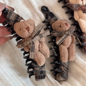 Fermaglio a banana a quadri con orsetto di peluche per acconciature eleganti