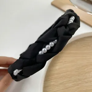 Serre-tête tressé noir élégant avec perles blanches pour coiffure femme et lavage du visage