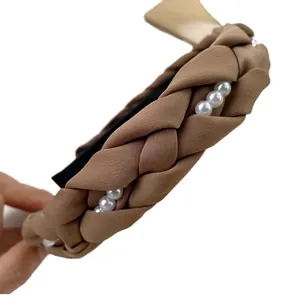 Serre-tête tressé élégant avec perles en satin kaki et design antidérapant pour femme
