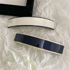 Barrettes à cheveux minimalistes en acétate bicolore avec surface élégante polie