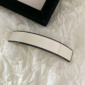 Barrette à cheveux élégante en acétate crème avec bord noir, pince à ressort de style français