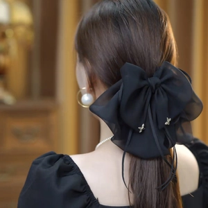 Pince à cheveux élégante avec grand nœud en mousseline noire et ornements d'abeilles