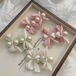 Barrette Nœud en Satin Avec Künstliche Perle d'Imitation Coeur Style Français Élégant Pince Bec de Canard Accessoires Cheveux Femme