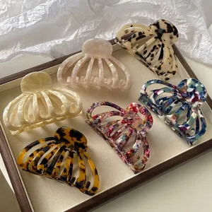 Lot de 6 pinces à cheveux en acétate en forme de coquillage motifs écaille et perle