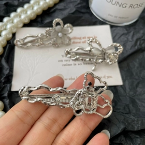 Barrettes à cheveux argentées avec motifs ours fleurs et papillons et perles de fantaisie