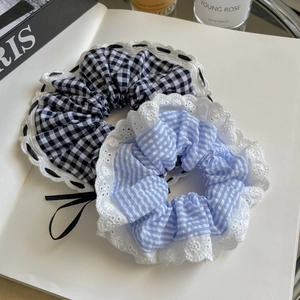 Lot de chouchous en dentelle avec rayures bleues et carreaux noirs, style épuré
