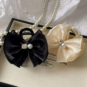 Pinces à cheveux élégantes en satin noir et champagne avec détails perles et cristaux