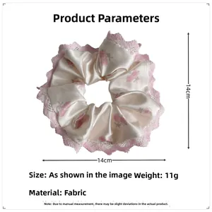 Chouchou satiné floral avec dentelle rose, diamètre 14cm et poids de 11g