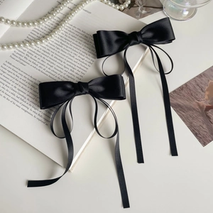Détails de pinces à cheveux en satin noir avec rubans élégants et accessoires en perles
