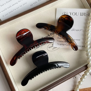Grandes pinces à cheveux 11cm en ambre écaille et noir brillant pour cheveux épais