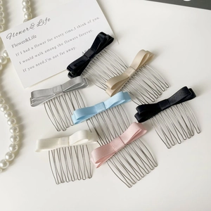 Lot de sept peignes à cheveux avec nœuds en satin de couleurs assorties pour femmes