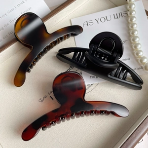 Trois grandes pinces à cheveux vintage 11cm en noir, écaille et imprimé léopard mat