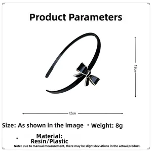 Detailansicht eines schwarzen Haarreifs mit Schleife inklusive Maßen 12cm und 8g Gewicht