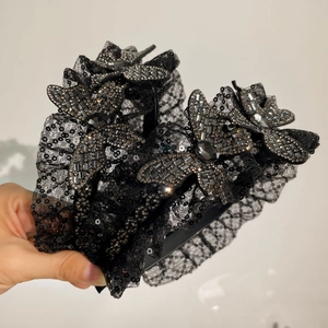 Serre-tête en dentelle avec paillettes noires scintillantes et papillons en strass
