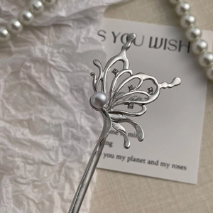 Elegant silver butterfly hair pin with freshwater pearl and zircon for chignon styles