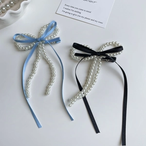 Set de pinzas para el cabello con lazos de cinta azul y negro y borlas de perlas finas